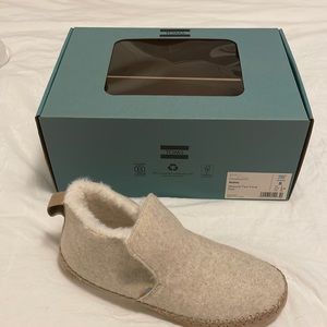 Toms size 5 cozy moccasin slippers new with tags
